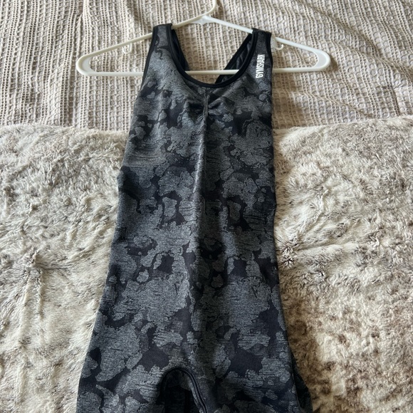 One piece - Picture 2 of 2